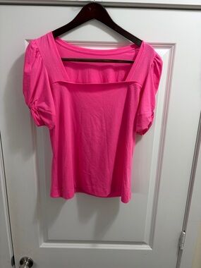 Lilly Pulitzer Bright Pink Square Neck Puff Sleeve Tee sz large